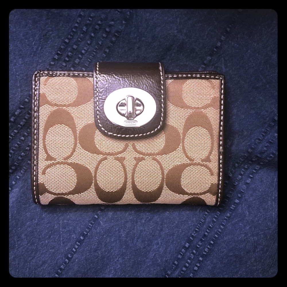 Signature Coach Wallet
